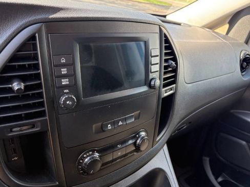 Used 2022 Mercedes-Benz Metris image 12