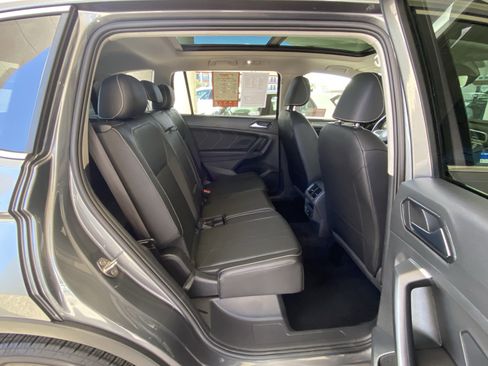 Certified 2022 Volkswagen Tiguan SE w/ Panoramic Sunroof Package image 40
