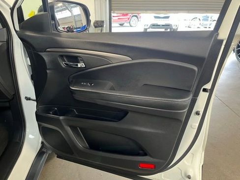 Used 2017 Honda Pilot EX-L image 12