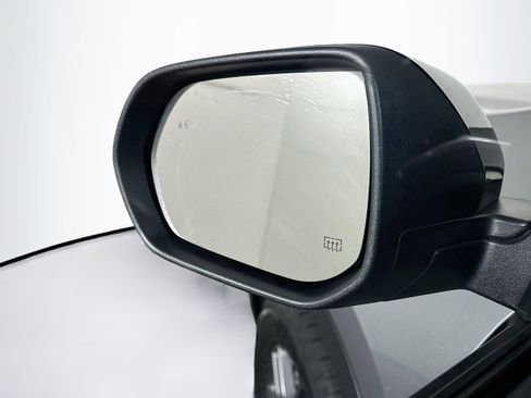 Used 2025 GMC Acadia Elevation image 16