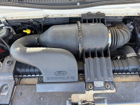 Used 2005 Ford E-350 and Econoline 350 Super Duty RWD image 9