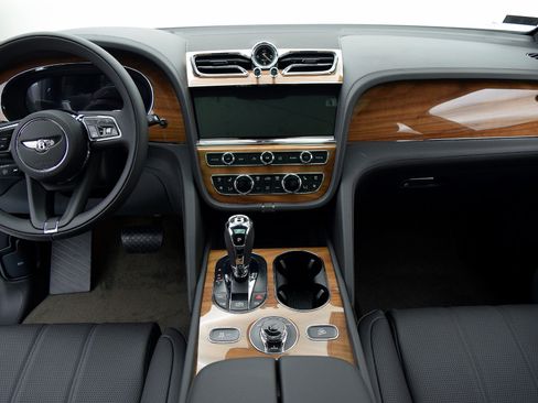 Certified 2021 Bentley Bentayga Plug-In Hybrid AWD/4WD image 18