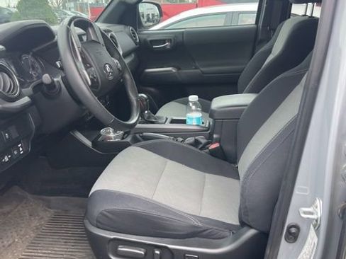 Used 2021 Toyota Tacoma TRD Off-Road w/ Technology Package image 2