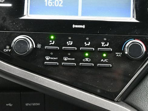 Used 2020 Toyota Camry LE FWD image 18