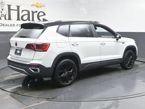 Used 2023 Volkswagen Taos SE w/ Panoramic Sunroof Package FWD image 51