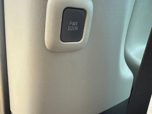 Used 2019 Toyota Sienna Limited Premium FWD image 16
