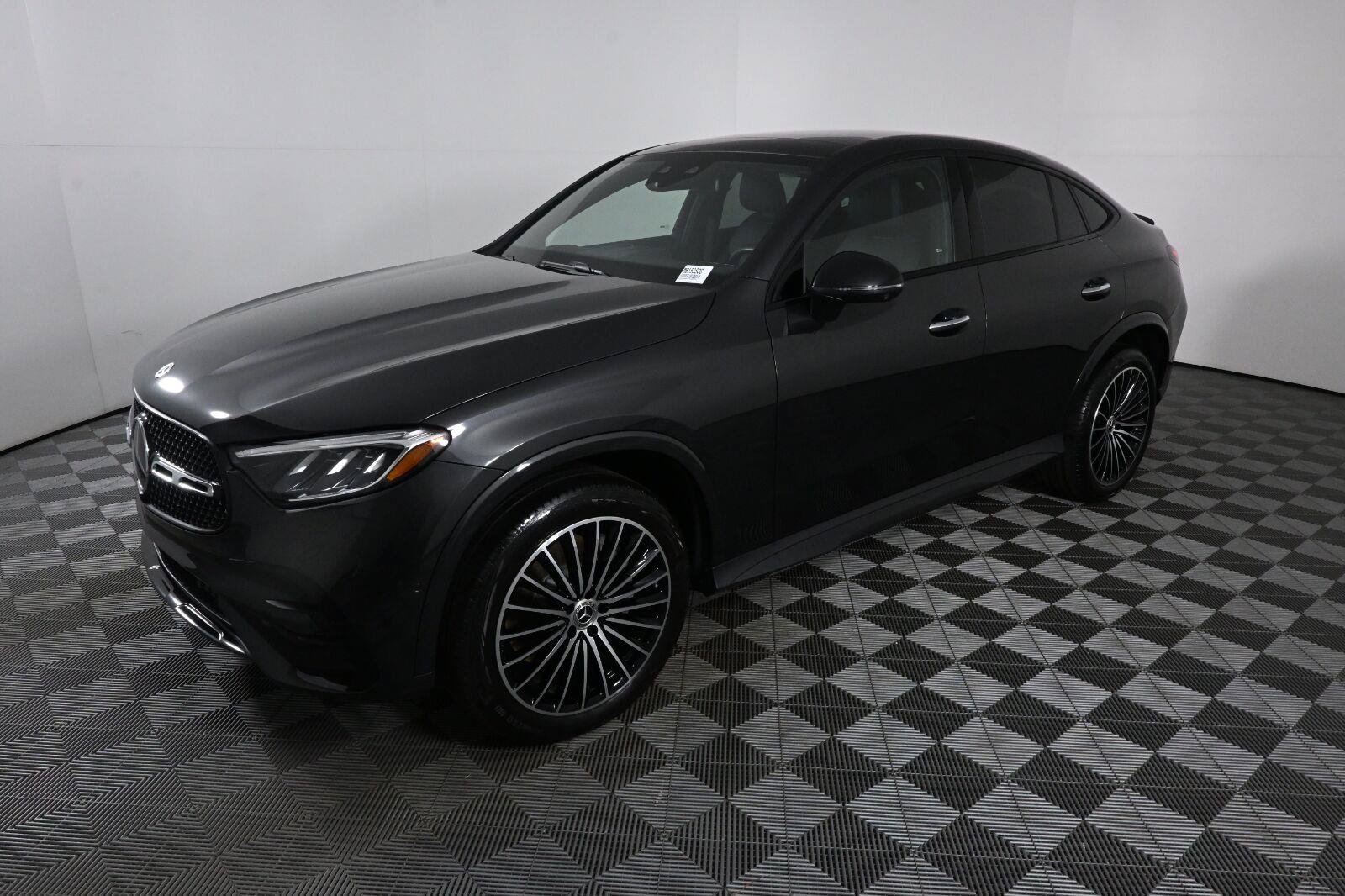 Used 2026 Mercedes-Benz GLC 300 4MATIC image 1