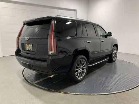 Used 2020 Cadillac Escalade Luxury w/ Escalade Sport Edition image 43