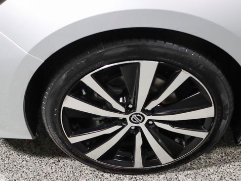 Used 2022 Nissan Altima 2.5 SR FWD image 11