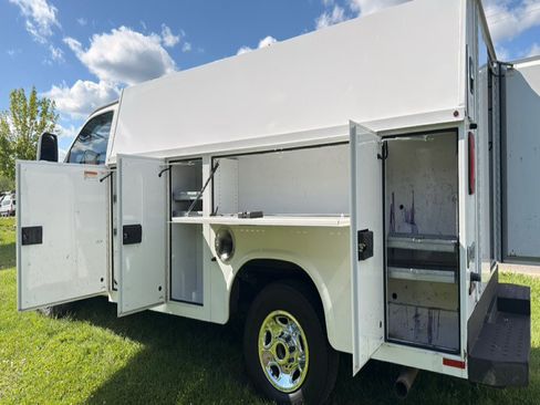 Used 2019 Chevrolet Express 3500 w/ Power Convenience Package RWD image 6