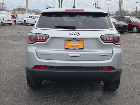 Used 2024 Jeep Compass Latitude image 16