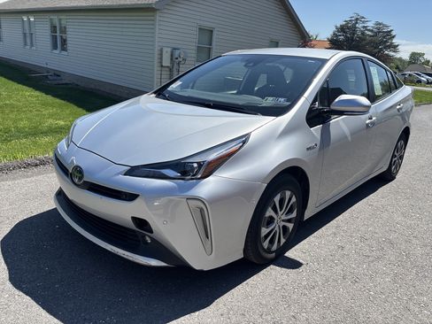 Used 2020 Toyota Prius XLE w/ Advanced Technology Package AWD/4WD image 7