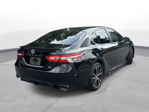 Used 2019 Toyota Camry SE FWD image 6
