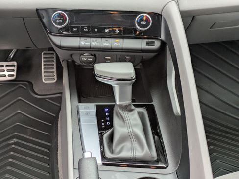 Certified 2025 Hyundai Elantra Sport image 17