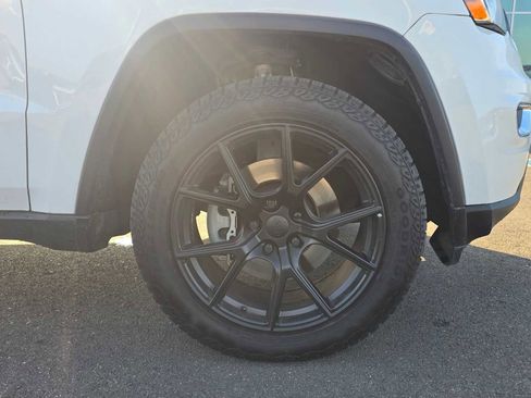 Used 2022 Jeep Grand Cherokee Limited image 9