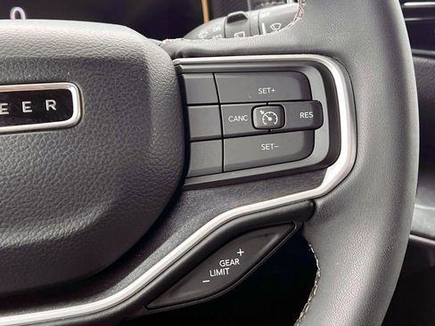 Used 2023 Jeep Wagoneer Base image 23