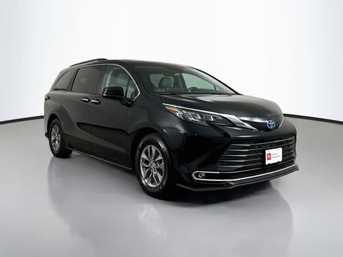 Certified 2024 Toyota Sienna XLE w/ XLE Plus Package AWD/4WD image 1
