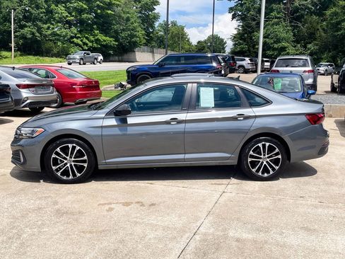 Used 2024 Volkswagen Jetta Sport image 3