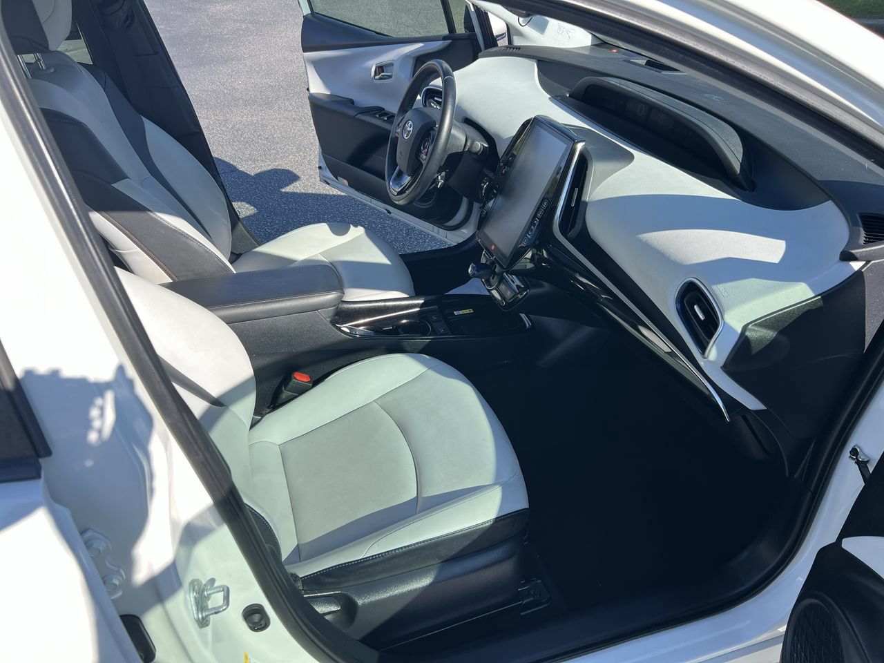 Used 2020 Toyota Prius Limited FWD image 35
