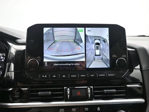 Certified 2025 Nissan Pathfinder SL FWD image 17