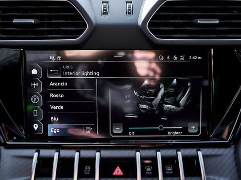 Used 2024 Lamborghini Urus Performante AWD/4WD image 90