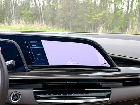 Used 2024 Cadillac Escalade Premium Luxury w/ Performance Package AWD/4WD image 25