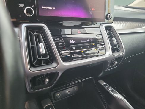 Certified 2022 Kia Sorento S FWD image 14