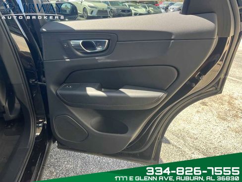 Used 2023 Volvo XC60 B5 Plus image 34