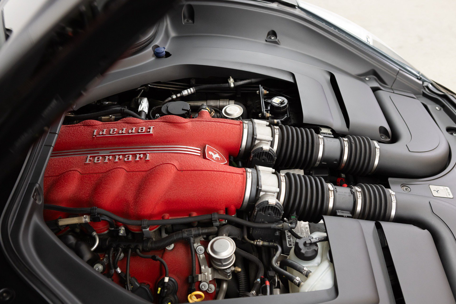 Used 2010 Ferrari California RWD image 94