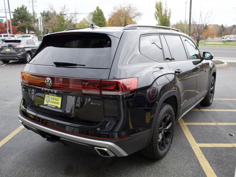 New 2026 Volkswagen Atlas Peak Edition image 5