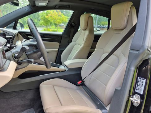 Used 2025 Porsche Macan 4 Electric AWD/4WD image 5