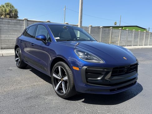 Certified 2023 Porsche Macan AWD/4WD image 8