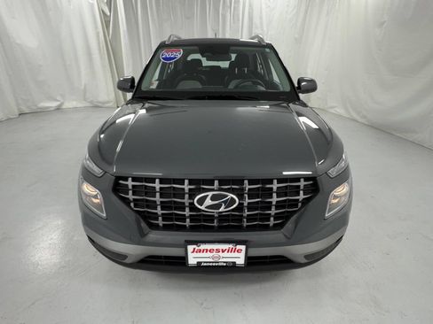 Used 2025 Hyundai Venue SEL FWD image 8