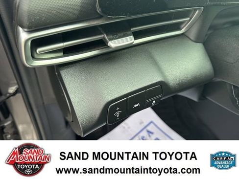 Used 2023 Hyundai Elantra SEL w/ Convenience Package image 13