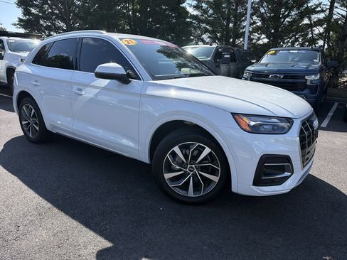 Used 2021 Audi Q5 2.0T Premium w/ Convenience Package AWD/4WD image 2
