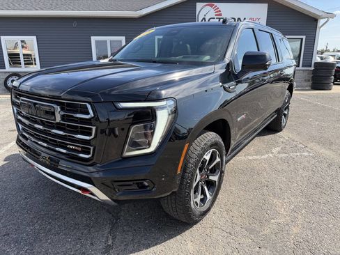 Used 2025 GMC Yukon XL AT4 w/ AT4 Premium Plus Package AWD/4WD image 9