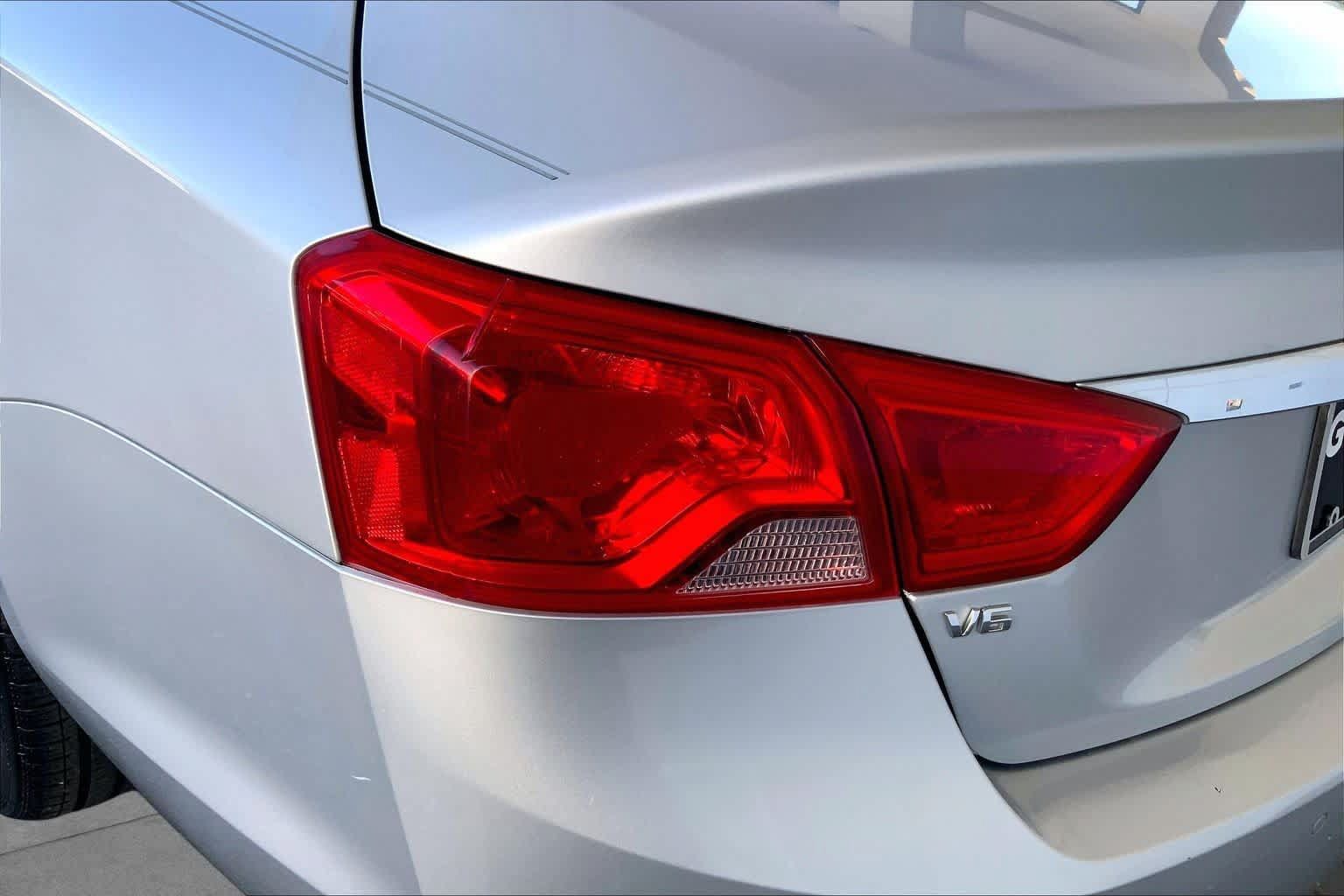 Used 2015 Chevrolet Impala LTZ FWD image 28