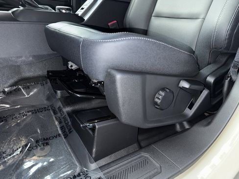 New 2025 Ford Bronco Badlands image 16