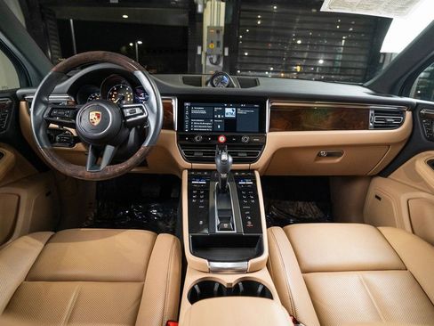 Certified 2022 Porsche Macan image 15