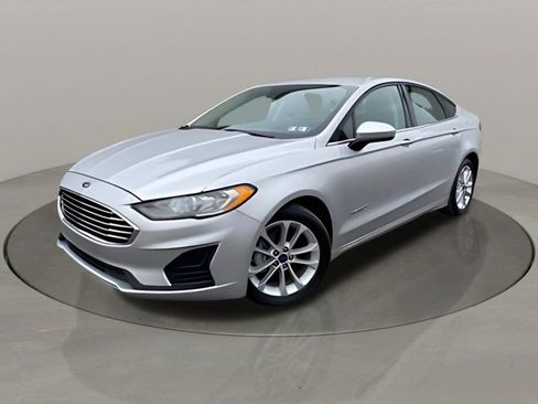 Used 2019 Ford Fusion SE image 2
