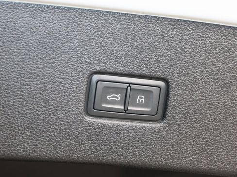 Used 2019 Audi Q8 Prestige image 50