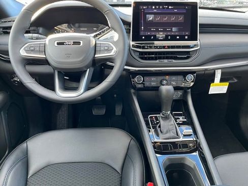 New 2026 Jeep Compass Latitude image 17