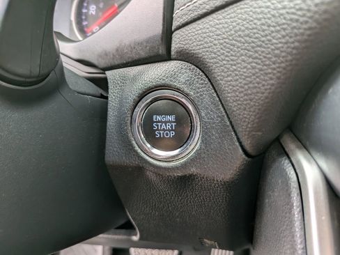 Used 2019 Toyota RAV4 XLE FWD image 25