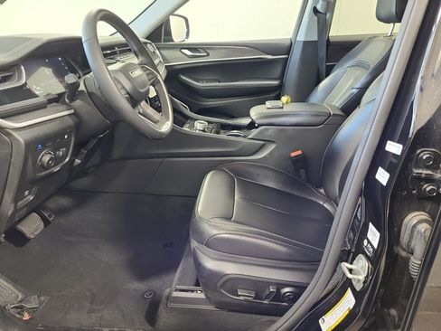 Used 2023 Jeep Grand Cherokee 4WD 4xe image 7