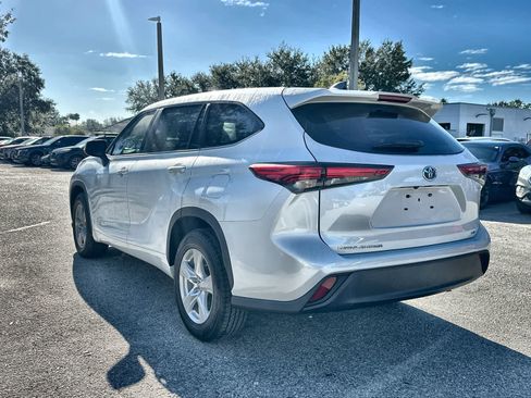 Used 2022 Toyota Highlander LE image 4