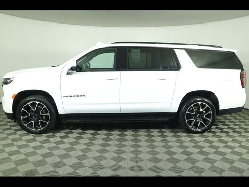 Used 2024 Chevrolet Suburban RST w/ Luxury Package image 11