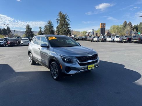 Used 2021 Kia Seltos LX AWD/4WD image 2