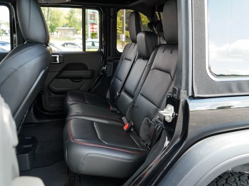 Used 2024 Jeep Wrangler Unlimited Rubicon w/ Technology Group AWD/4WD image 8