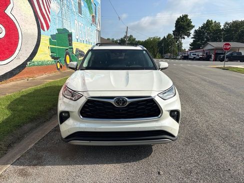 Used 2021 Toyota Highlander Platinum AWD/4WD image 11