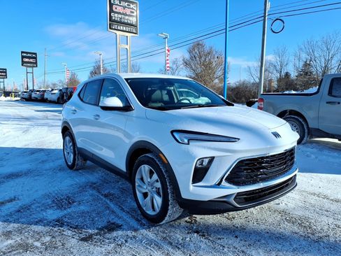 Certified 2025 Buick Encore GX Preferred image 3